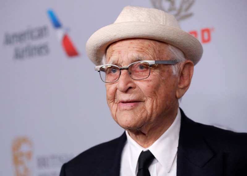 Homenajean a la leyenda de la televisión Norman Lear en los Globos de Oro